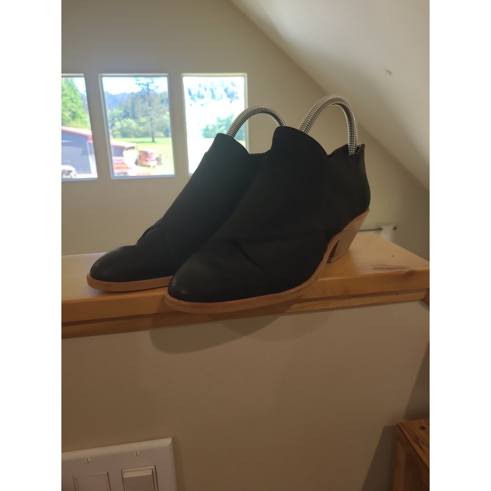 Dolce Vita Loida Black Suade Cut Out Booties boho Western Women SZ 8 back Zip
